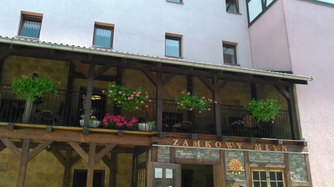 　ベランダには花<br /><br />ランチの後、カルヴァリア・ゼブジドフスカへ　345ｋｍ