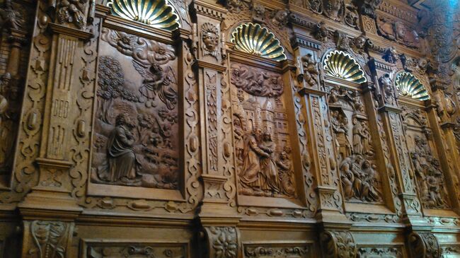 木彫りが素晴らしい