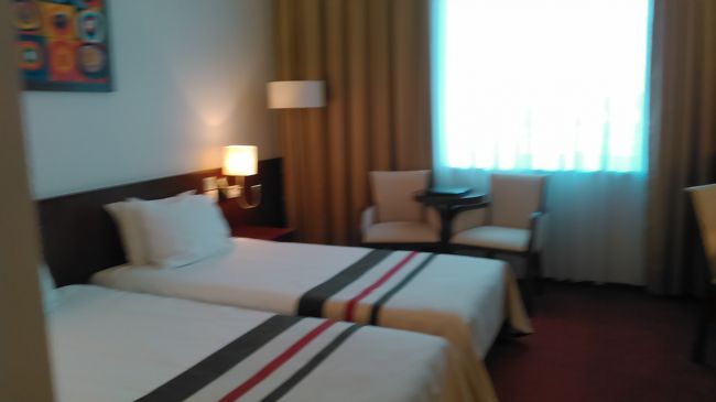 　ホテルベストウェスタンプレミエールに宿泊<br />ツインです。<br /><br />　幹線道路脇ですが、少し入った所にあるので、静かでした。