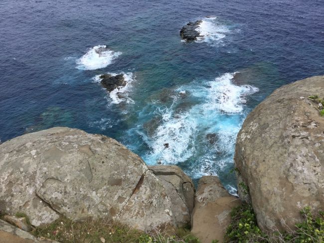 灯台の先から下をのぞきます。