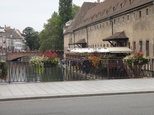 現在はフランスの街ですが、歴史的にはドイツ領だったこともあり、フランスとドイツの文化が融合している街なのだとか。