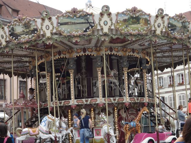 そして、華やかなメリーゴーランド。さすが、ヨーロッパ。さすが、フランス！