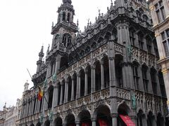 細かい装飾が美しい王の家。
現在は博物館になっているそう。