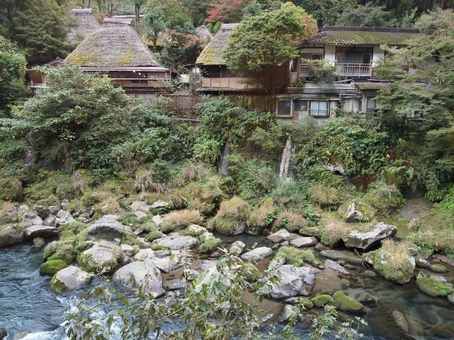 窓からの眺めは「忘れの里 雅叙苑」<br /><br />こちらも評判の良いお宿。