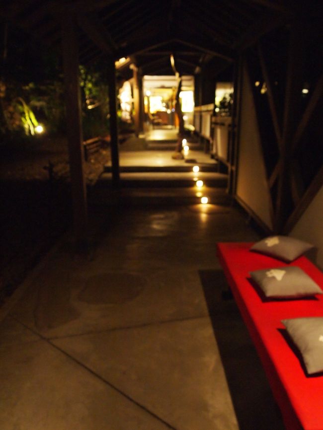 旅館の本棟からお風呂まで離れてます。