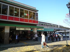 秋の高尾山散策 2009/11/15

紅葉を見に、秋の高尾山に行きました。
紅葉はとてもが綺麗でした。
疲れたので、頂上へは行きませんでした。
