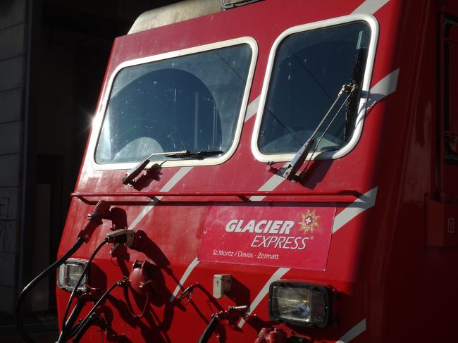 スイスには素晴らしい景色を楽しめる観光鉄道がたくさんありますが、今回私たちが乗車したのはグレッシャーエキスプレス（氷河特急）のツェルマット〜アンデルマット間。