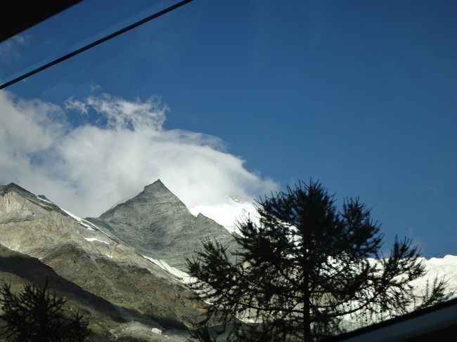 展望車両の車窓からは絶景が次々と・・・