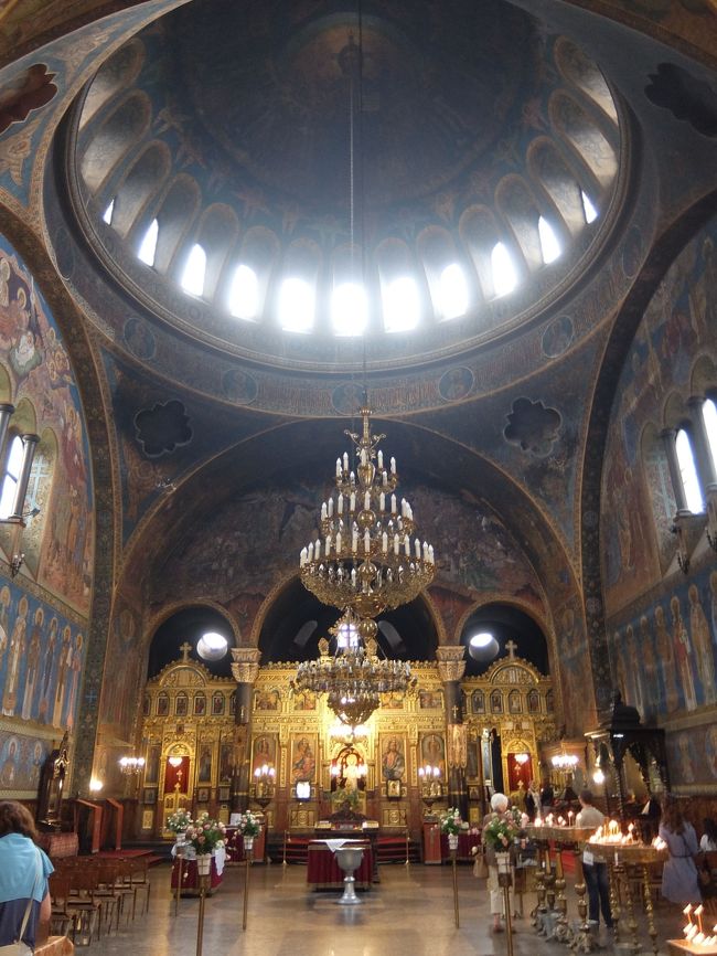 とりあえず中に入っちゃいます。<br />なんとも厳かな雰囲気！