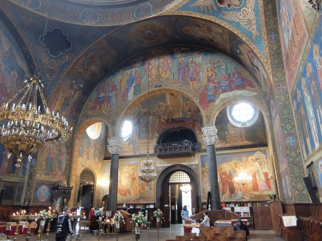 出入り口側はこのような感じ。<br />壁一面に絵が描かれています。