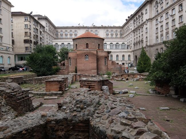ちなみにこの教会の裏手にはローマ時代の浴場跡がありました。