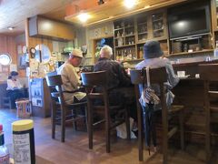 そんなわけで、一年ぶりの『海坊主』。
古き佳き“町の喫茶店”
きょうも地元の人が集う。