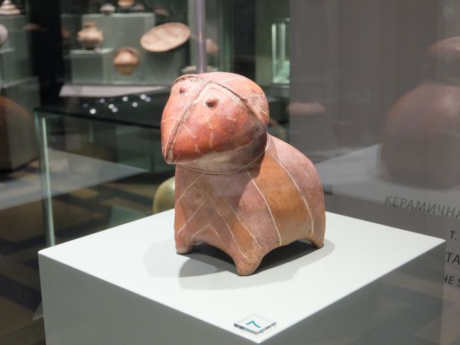 いろんな土器たちが展示されていました。<br />これは動物の格好の・・・何だろう。<br />容器らしいけど、どこから何を出し入れするのか。。