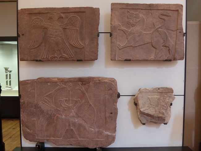 11～12世紀のレリーフたち。<br />双頭の鷲とかライオンとか、ウズベキスタンやらイランやらを思い出します。。