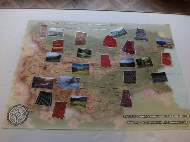 ブルガリア各地の衣装のパターンを並べよう！という相当マニアックな体験コーナーもｗ<br /><br />そもそも地域の名前がわからなくてなんかすみません。。