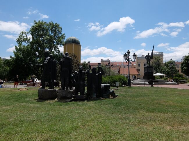 13:55<br /><br />聖ソフィア教会に向かう手前、オブジェが並ぶ不思議な空間が。