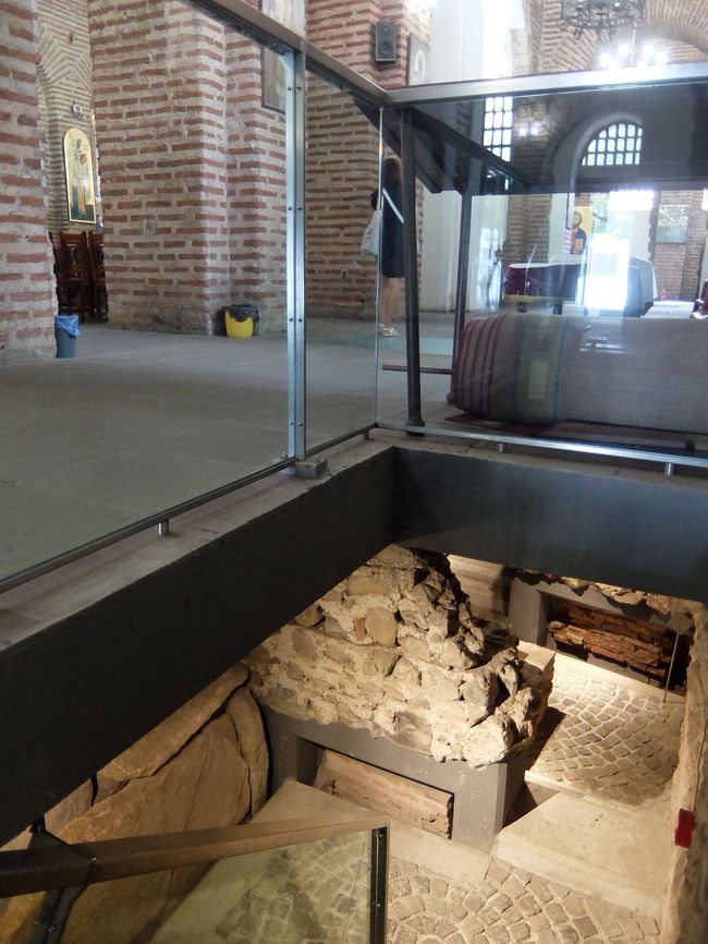 上は普通の教会というのがちょっと信じられません。。