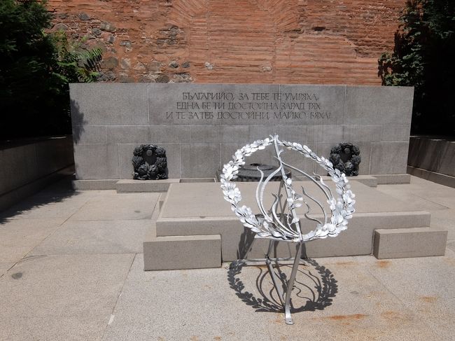 無名戦士の墓もありました。