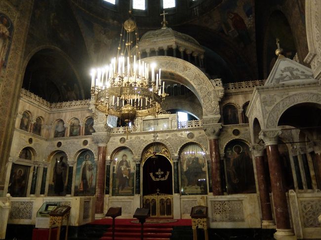 イコノスタシスも豪華。<br />全部で3つあるのですが、これは中央の一番大きいもの。<br />ロシアに捧げられているんだそうです。