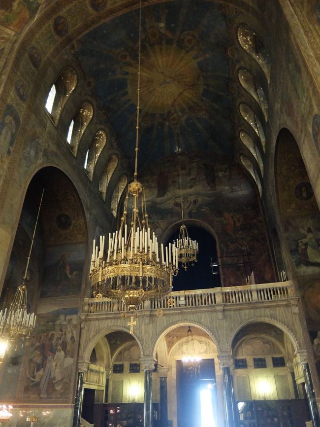 出入り口の方面。<br />壁にびっしり絵が描かれています。