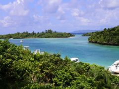 14:20 川平湾でグラスボート
0歳児もオッケー。ベビーは無料。
キレイな魚が沢山いました。クマノミもファインドしました。
16:00 １度ホテルに戻り、娘におやつとミルクをあげる。
17:00 たけさん亭
フェリーターミナル近くの焼肉屋。フサキリゾートからタクシーで15分。
ウマイ。値段もそんなに高くない。
娘にも島ソバとクッパをあげる。
その後タクシーでホテルに戻って娘に離乳食を食べさせる。
19:00〜 BBQレストランで島唄とカチャーシー
無事カチャーシー踊れました！
レストランを利用してない人でも立ち見ならOK。
初めはレストラン近くのビーチに置いてあったベンチから聞いていて、最終的にはカチャーシーを踊る感じになったので、舞台前までしゃしゃり出てしまった。カチャーシーを踊るとなれば、レストラン利用の人も必然的に立たざるをえないので。
部屋に戻ってミルクをあげてから娘を寝かしつける。
