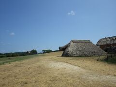 「原の辻一支国王都復元公園」
弥生時代の復元住居があります。
無料で見学することができ、わりと貴重な遺跡のようです。
