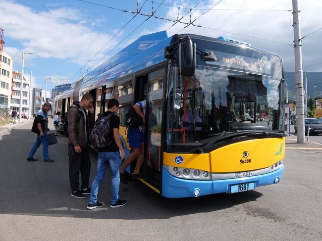 17:13<br /><br />トラムに乗って再び市内へ戻ります。<br />これでソフィアの市内観光はおしまいです。<br /><br />最後にまとめ。今回は数が多いので短縮バージョンで。<br /><br />＜おすすめ＞<br />聖ネデリャ教会、国立考古学研究所付属博物館、聖ソフィア教会、アレクサンダル・ネフスキー寺院、国立歴史博物館<br /><br />＜国立歴史博物館に行けない場合はおすすめ＞<br />ナショナル・アート・ギャラリー、国立民俗博物館<br /><br />＜チラ見でOK＞<br />バーニャ・バシ・ジャーミャ、シナゴーグ、セルディカの遺跡、聖ゲオルギ教会、奇跡者聖ニコライ・ロシア教会、青空市場<br /><br />＜閉館のため不明＞<br />聖ペトカ地下教会<br /><br />★☆★ソフィア泊★☆★