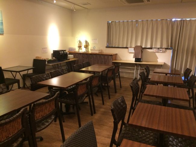 コーヒーや紅茶、さんぴん茶、ハイビスカス茶等自由に飲む事が出来ます。<br />ホテルに戻ってきて、ここで冷たい飲み物をいただけたのは、とても良かったです。