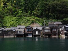 おそらくこの辺りがよく見る「伊根の舟屋」の風景かな？