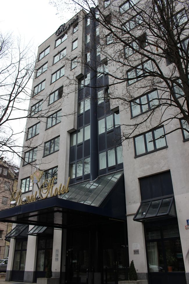 お腹がいっぱいになったら観光に出かけましょう。<br /><br />写真はHotel Regentの外観。<br /><br /><br />