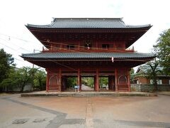 十日町から70kmほど走り、三条市にある本成寺へ。
法華宗陣門流の総本山として広い境内を持ち、周囲には塔頭寺院も多い。
