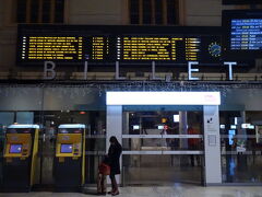 早朝のSNCFマルセイユ駅。