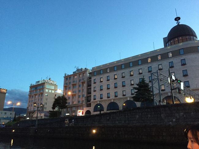 ホテルソニア（写真奥）に泊まったけど、手前のホテルノイドのほうが良かったかも。<br />チェックインしてその古さにびっくり。せっかく運河側指定にしたのに、トリプルルームでベッドが邪魔で窓際にいけない。