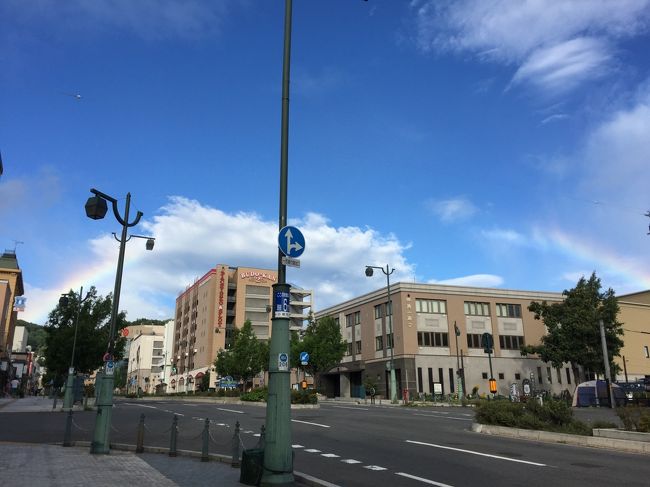 小雨が降ったりやんだり。<br /><br />早く空港へ向かおう。<br />その前に朝食をドーミーイン小樽で。なんと朝食バイキングでいくらかけ放題！<br />ウキウキしながら朝７時くらいに到着したら、本日分のチケットは売り切れましたとのこと。