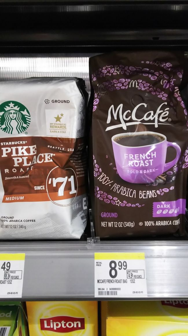 Mcカフェ これって売ってるの？Macカフェ？<br /><br />えっ？どーゆー事？あのマック？<br />日本にも…こーゆーの有るの？<br /><br />左側のスタバ粉、この後Rossで＄9.49で購入<br />ここウォルグリーンではもっとしていたはず<br />。