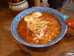 弘富 ラーメン 八王子 2012/07/05

「弘富 ラーメン」へ。
いつもシンプルなラーメンを注文しますが、今回はネギ味噌ラーメンを注文。700円。
はやり、八王子ラーメンが一番です。

・八王子市明神町3-11-1
・アクセス JR八王子駅歩7分、京王線京王八王子駅歩10分 TEL:0426-45-5011