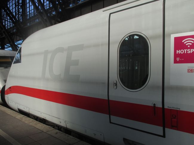 空港のReisezentrum（旅行センター）でrailpassを購入してから<br /><br />ケルンまでこの列車で行きました