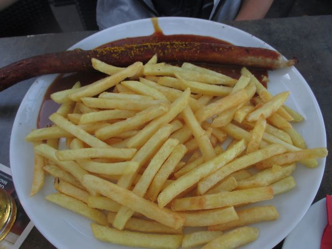 夕食はKanzlerfiet　カレーソースのウインナー