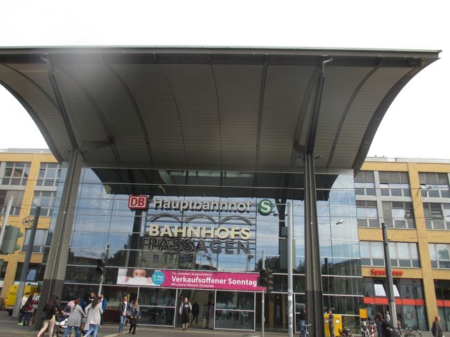 ポツダム駅まで２５分ほど