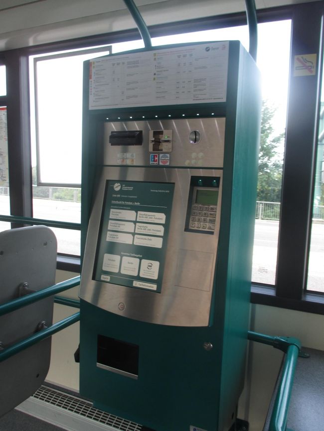 ポツダム駅から路線バスに乗りました<br /><br />車内のこの機械で乗車券を買いました