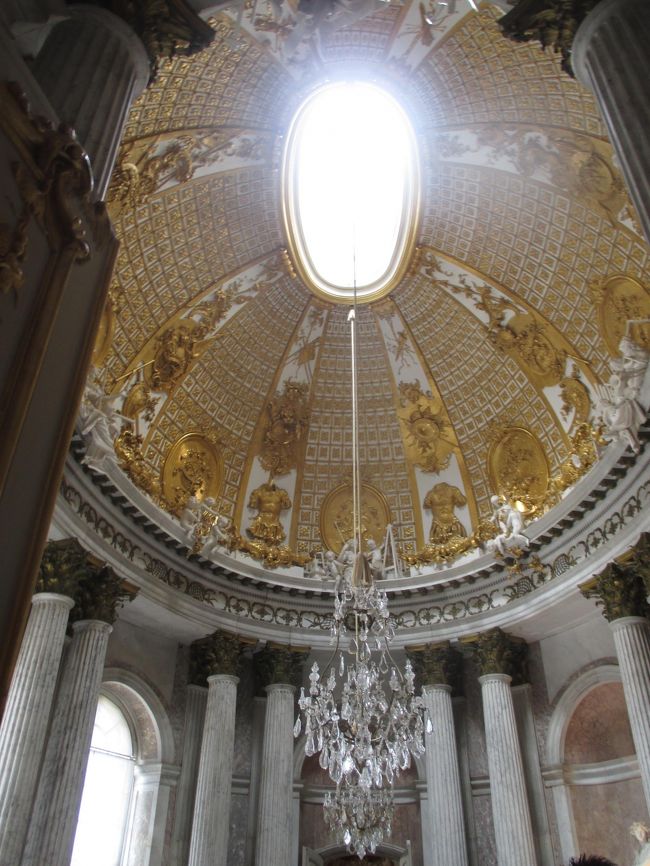 Schloss Sanssouci<br /><br />プロイセン王のフリードリヒ王が夏の居城として1745~47年に建てた