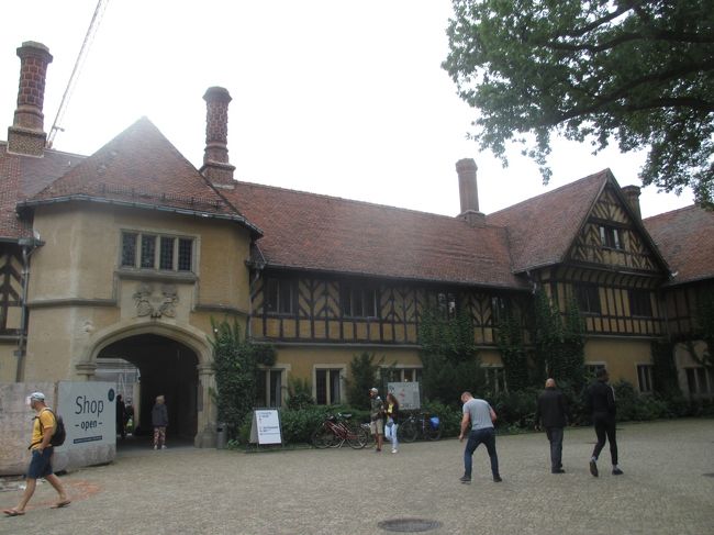 Schloss Cecilienhof<br /><br />世界遺産<br /><br />Schloss Sanssouciからバス695番でReiter weg/Jageralleeで603番に乗り換える