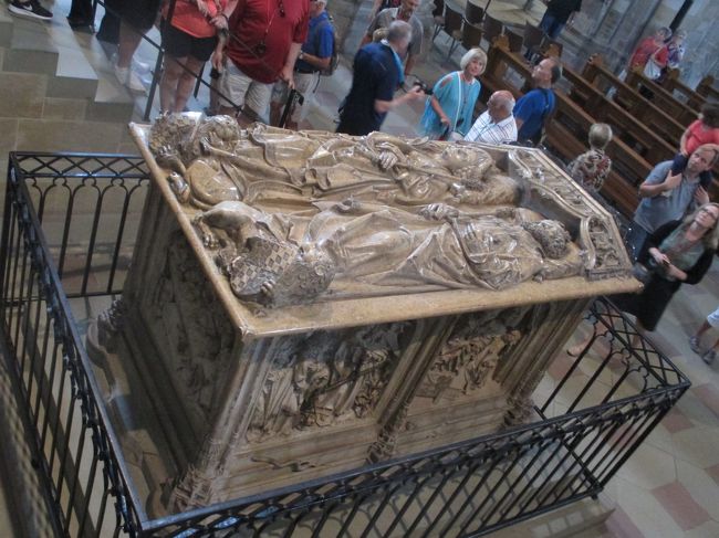 Bamberg<br /><br />大聖堂の皇帝と皇后の墓石