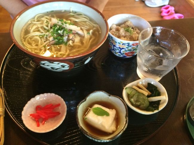 主人は、八重山そばセット。<br />娘が、ジューシー食べまくって、ほとんど主人の口には入りませんでした。<br />私達も、セットにすれば良かったわ。