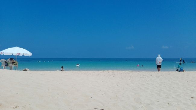 遠くで、主人と娘が遊んでます。