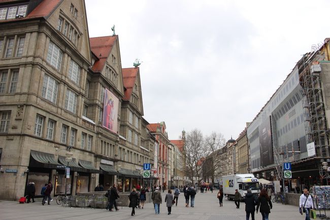 マリエン広場に続くノイハウザー通り。