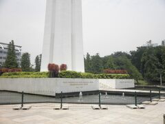 戦争記念公園（日本占領時期死難人民記念碑）では、戦争の悲劇の弔いと
これからの旅の安全を祈願し後にします。