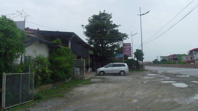 バッチャン村から１時間ぐらい走ってきました。<br />休憩でドラインブインみたいなところに寄りました。