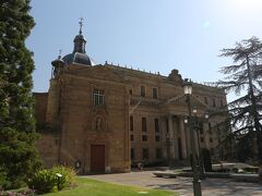 Google MapではIglesia de San Sebastián
Webで調べるとAnaya Palaceばかり
本当はどっちなのだろう？