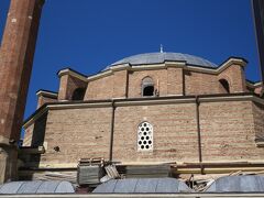 バーニャ　バシ　ジャーミア　（Banya Bashi Mosque）

イスラムのモスクです
オスマン帝国時代の1576年に建てられました。
バーニャバシは温泉の意味で、本当に温泉の所に建てたからこの名前になったらしい。